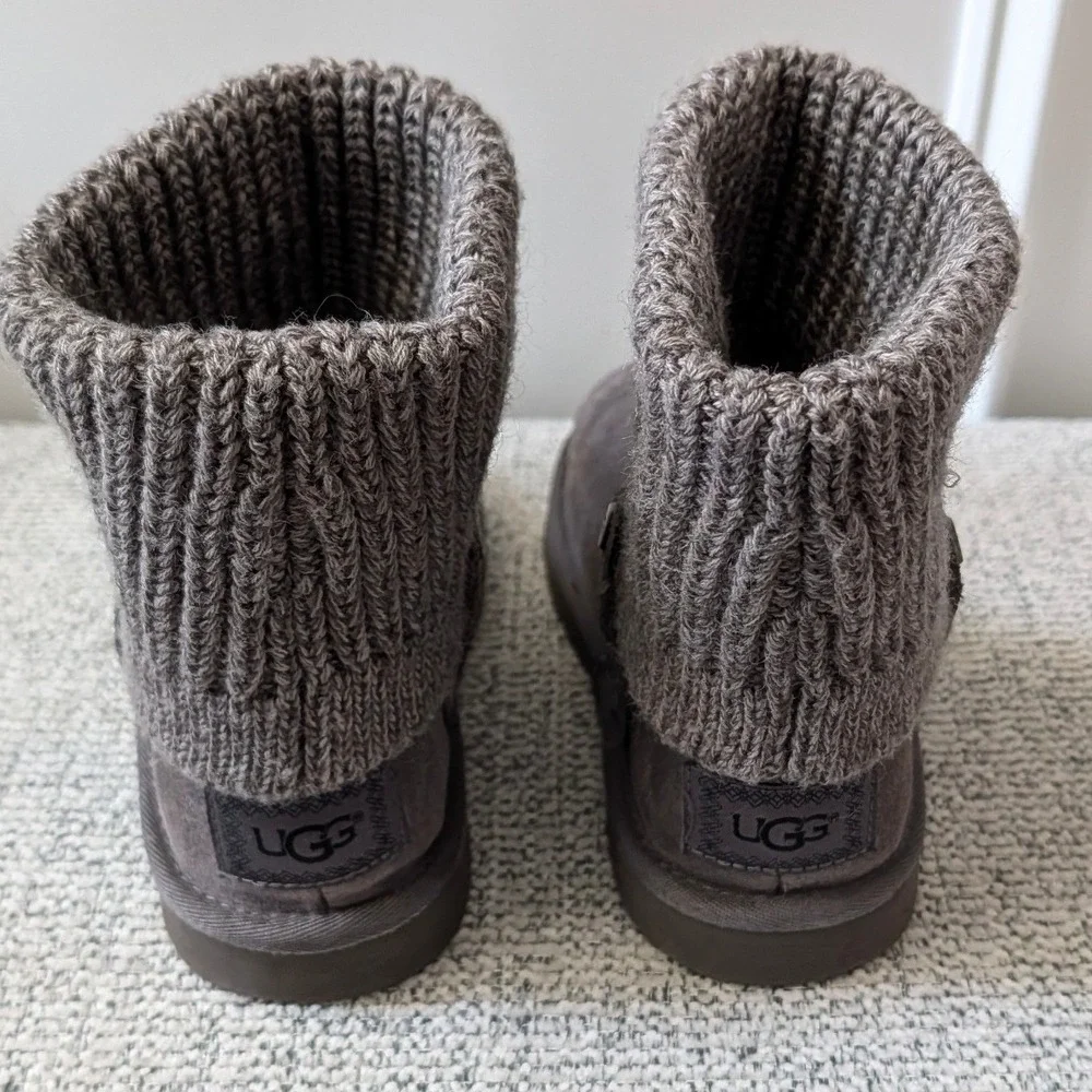 UGG Kids Classic Cuff Knit Suede Boots Dark Grey Charcoal Size 3 Y